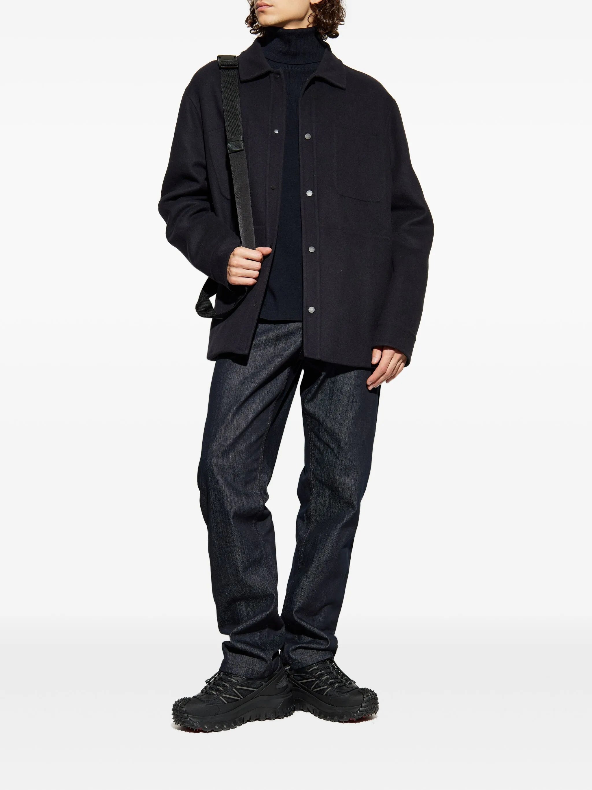 モンクレールのタグニットネイビージャケットの画像（男性用）- 2025年秋冬シーズン - モデルビュー1