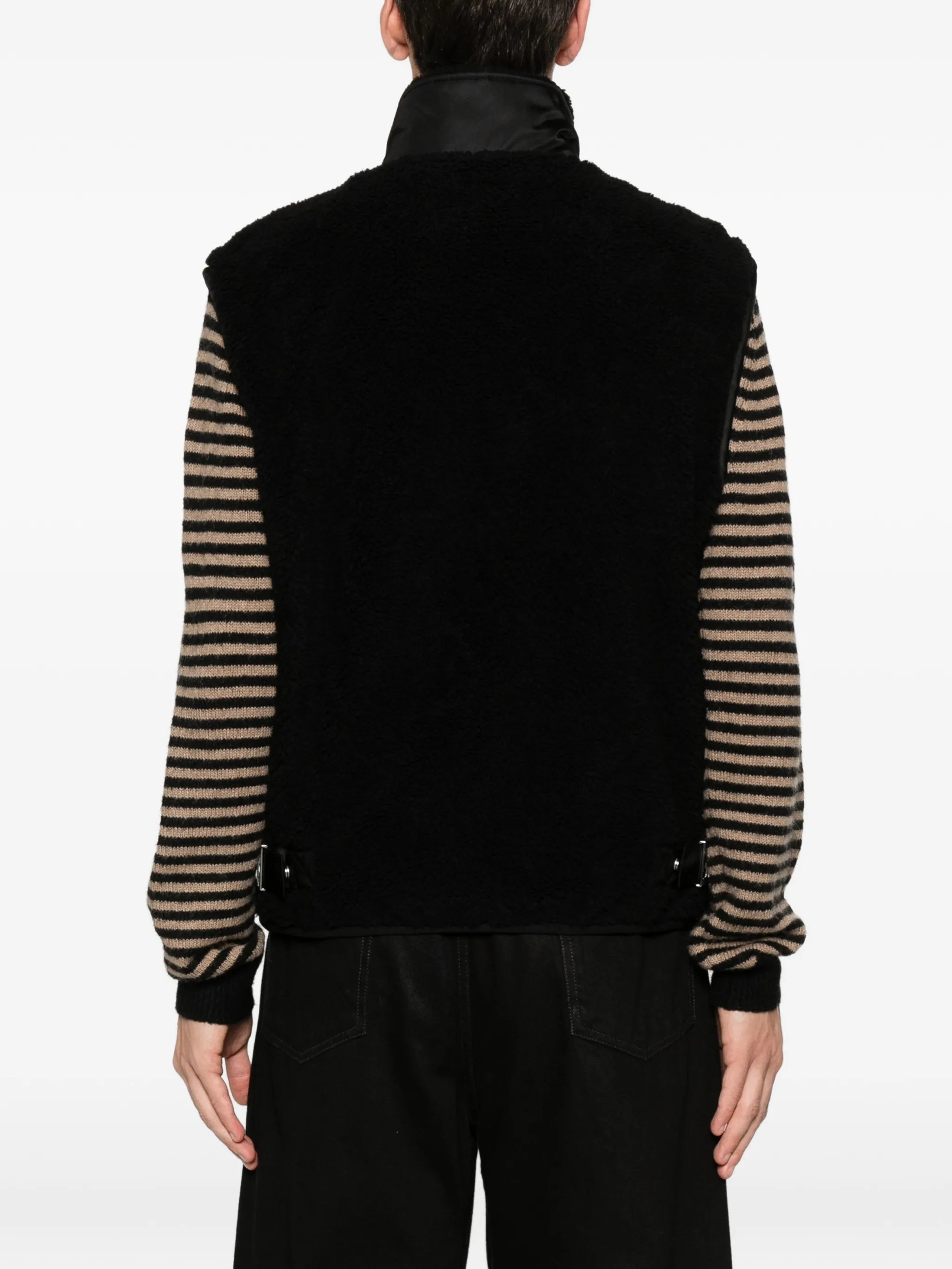 Imagen del chaleco Teddy de Fendi para hombres - Temporada primavera-verano 2026 - Vista del modelo 3