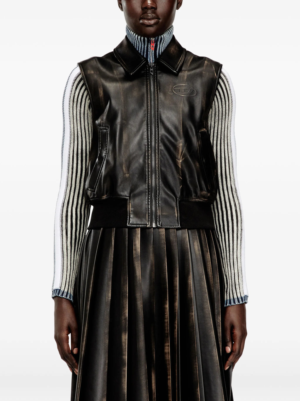 Immagine del gilet G-Inko di Diesel per donne - Stagione primavera-estate 2026 - Vista del modello 2