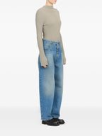 Imagen del Jean Droit Denim de Mm6 para Mujeres - Temporada Primavera-Verano 2026 - Vista del Modelo 2