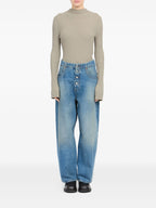 Imagen del Jean Droit Denim de Mm6 para Mujeres - Temporada Primavera-Verano 2026 - Vista del Modelo 1