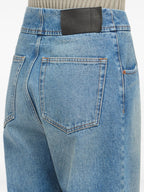 Imagen del Jean Droit Denim de Mm6 para Mujeres - Temporada Primavera-Verano 2026 - Vista del Modelo 4