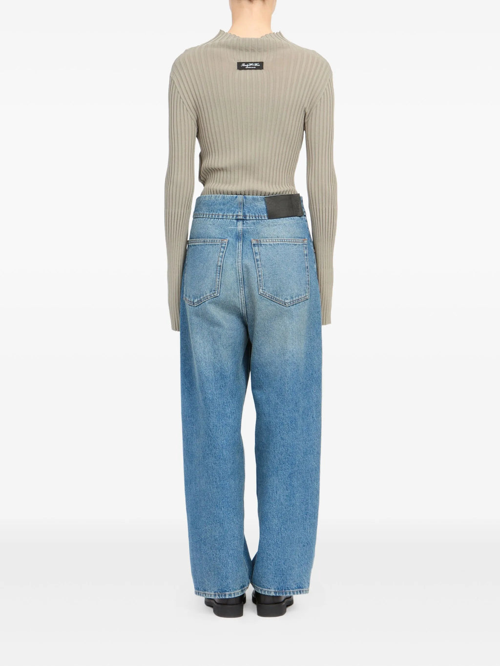 Bilde av Droit Denim Jeans av Mm6 for Kvinner - Sesong Vår-Sommer 2026 - Modellvisning 3