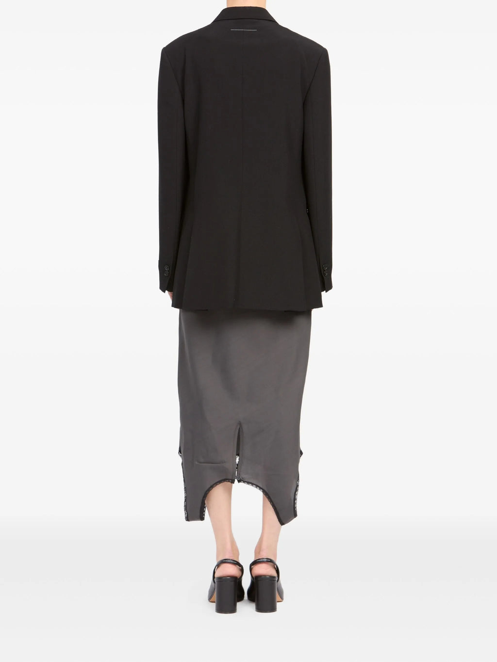 Bild des MM6 schwarzen Wollblazers von Mm6 für Frauen - Saison Frühling-Sommer 2026 - Modellansicht 2