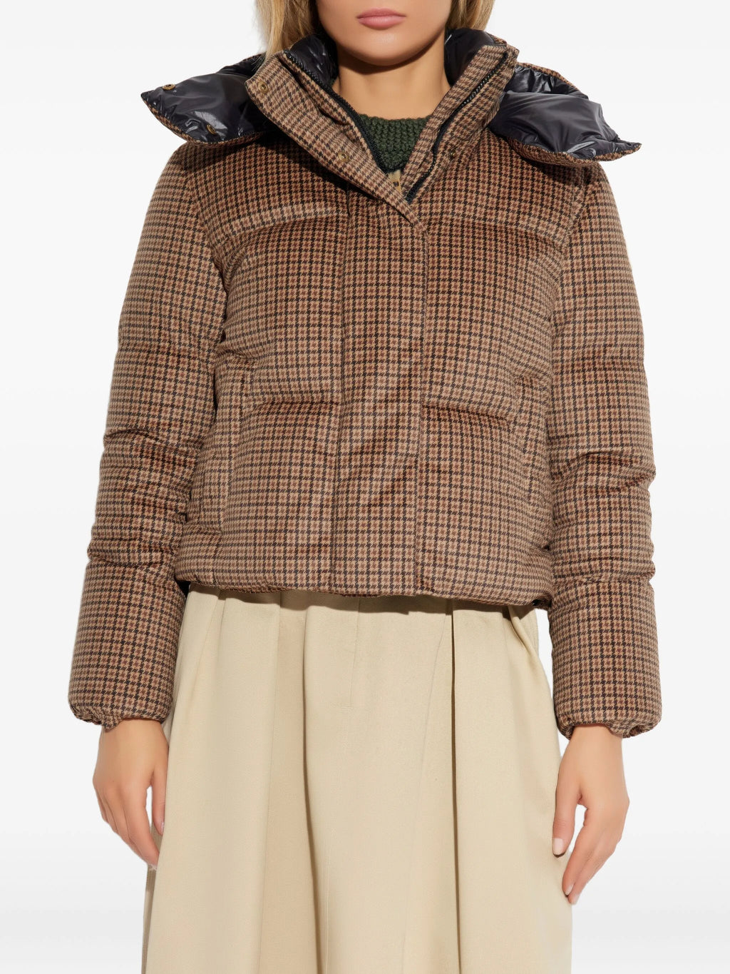 Imagen de la Doudoune Quierzy a Cuadros de Moncler - de Moncler para Mujeres - Temporada Otoño-Invierno 2025 - Vista del Modelo 2