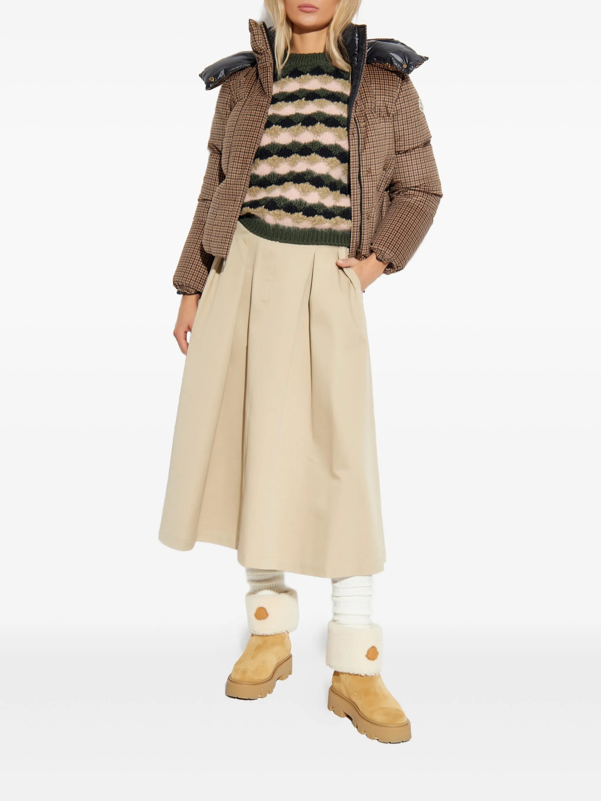 Image of Moncler Doudoune Quierzy à Carreaux - by Moncler for Women - Season Autumn-Winter 2025 - Model View 1