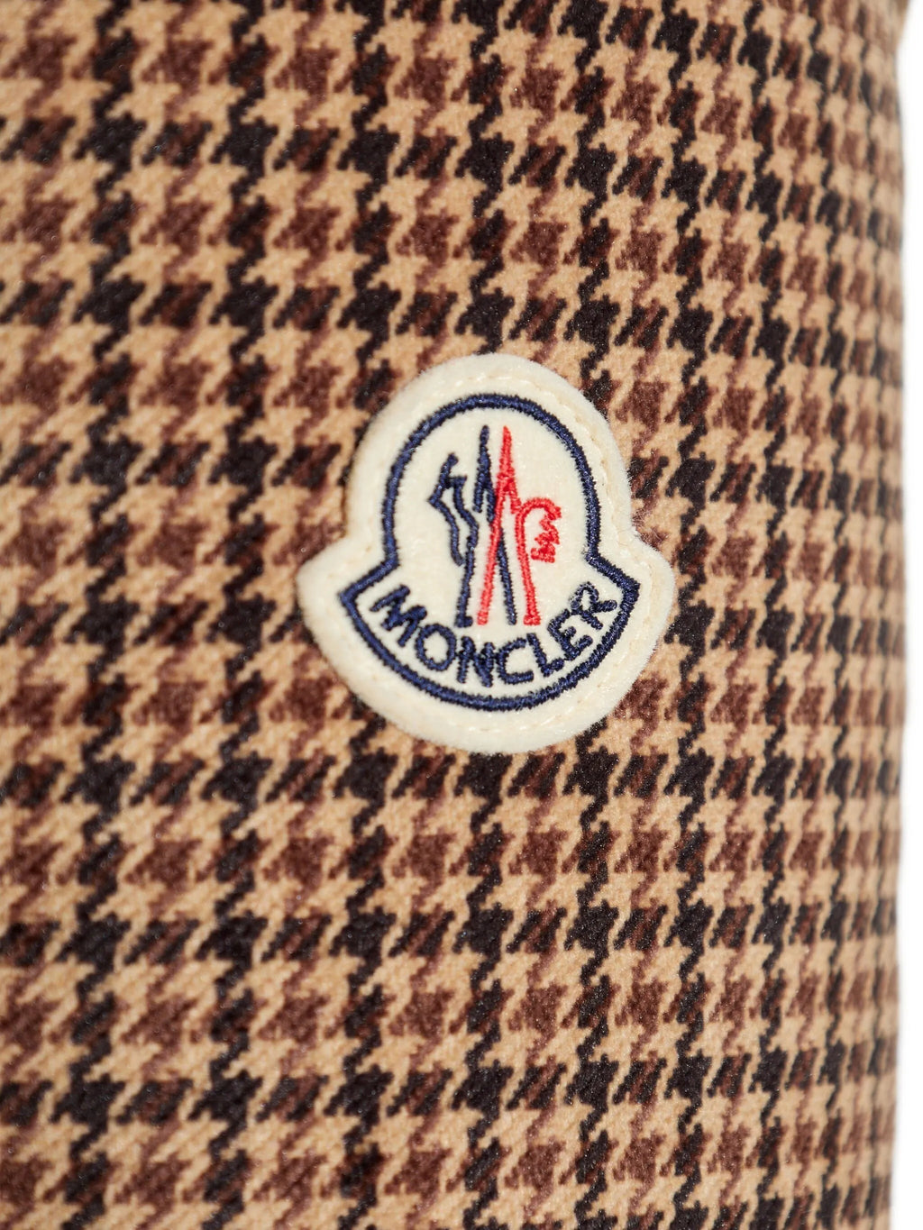 Imagen de la Doudoune Quierzy a Cuadros de Moncler - de Moncler para Mujeres - Temporada Otoño-Invierno 2025 - Vista del Modelo 4