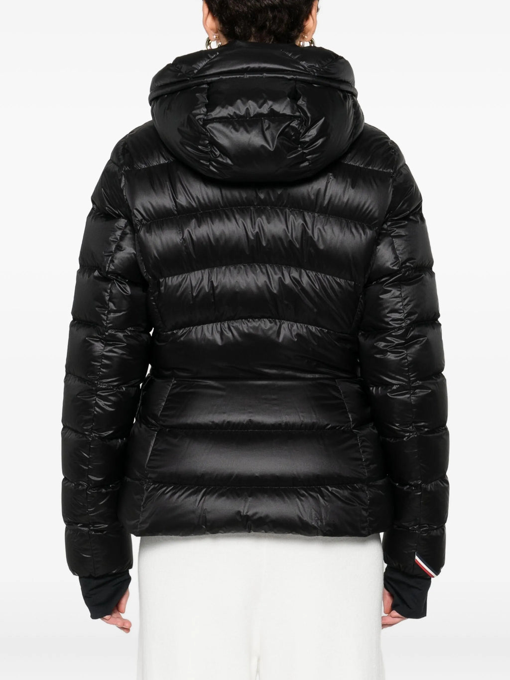 Imagen de la chaqueta de plumón Armoniques de Moncler Grenoble para mujeres - Temporada Otoño-Invierno 2025 - Vista del modelo 3