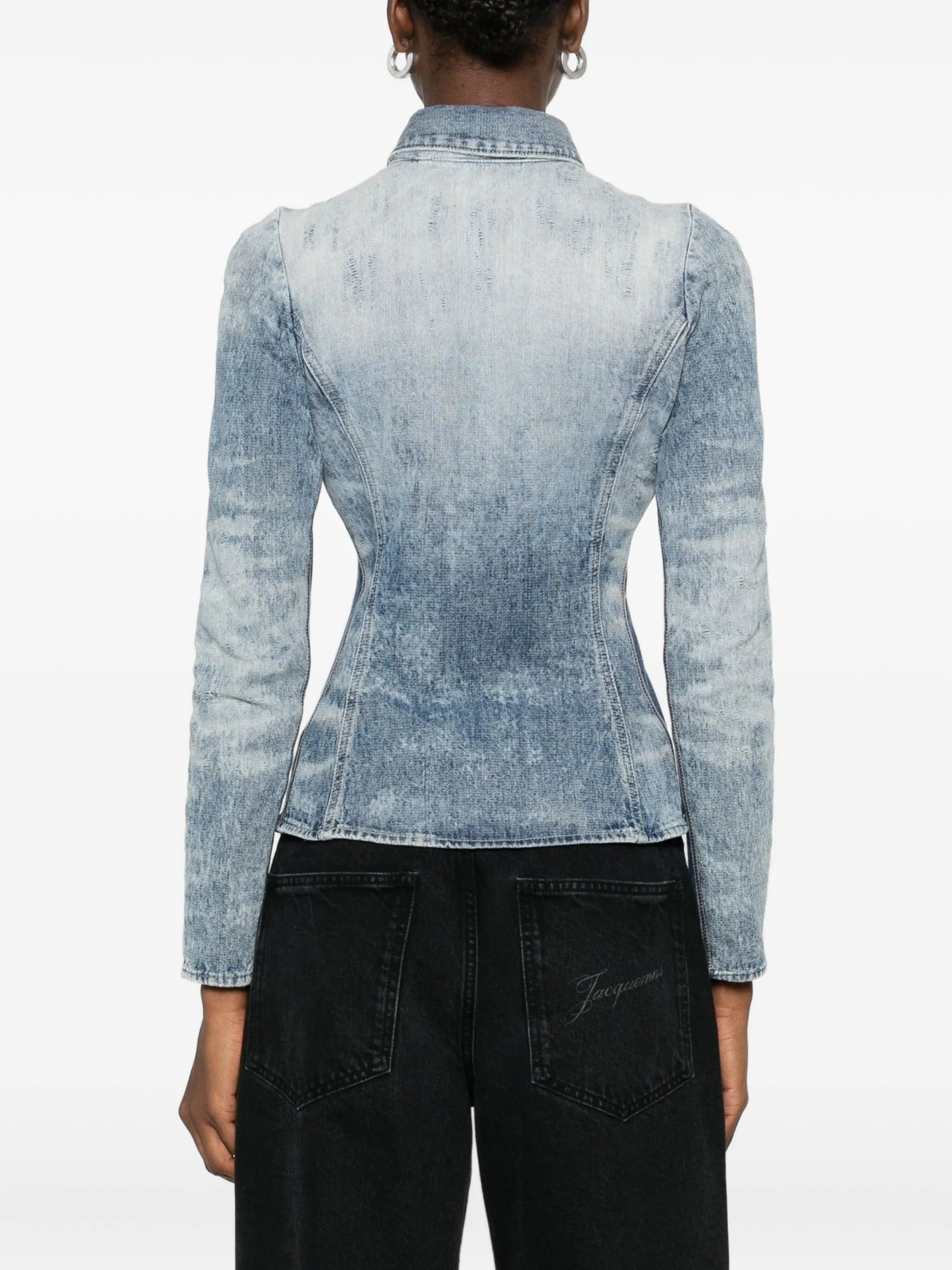 Imagen de camisa de denim de Diesel para mujeres - Temporada Otoño-Invierno 2025 - Vista del modelo 3