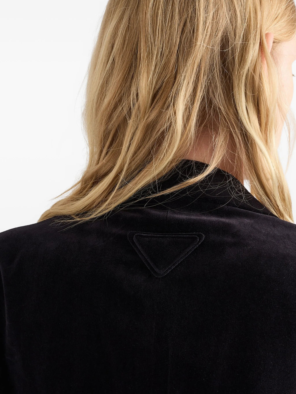 Imagem do Blusão de Veludo Preto da Prada para Mulheres - Temporada Primavera-Verão 2026 - Vista do Modelo 4