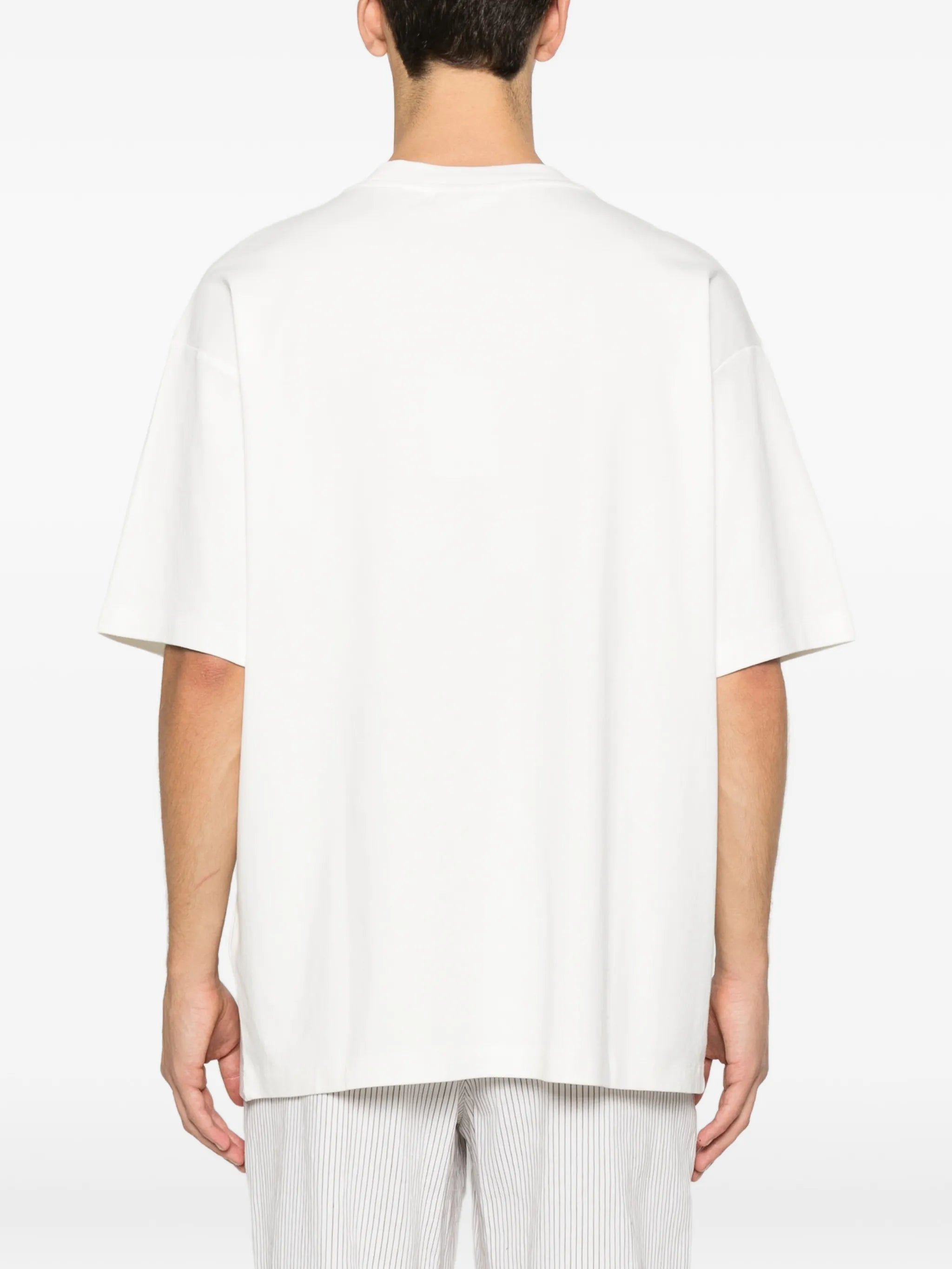 Drole De Monsieurの男性用カクテルTシャツの画像 - シーズン春夏2026 - モデルビュー3