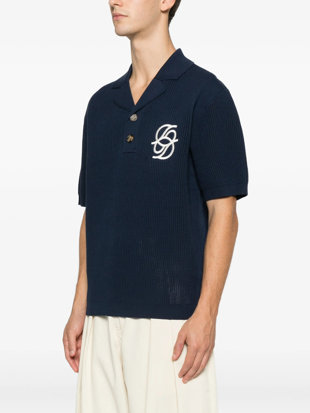 Imagem do polo de malha azul-marinho da Drole De Monsieur para Homens - Temporada Primavera-Verão 2026 - Vista do modelo 2