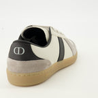 Imagem das sapatilhas brancas Dior B02 da Dior para Homens - Temporada Outono-Inverno 2025 - Vista traseira