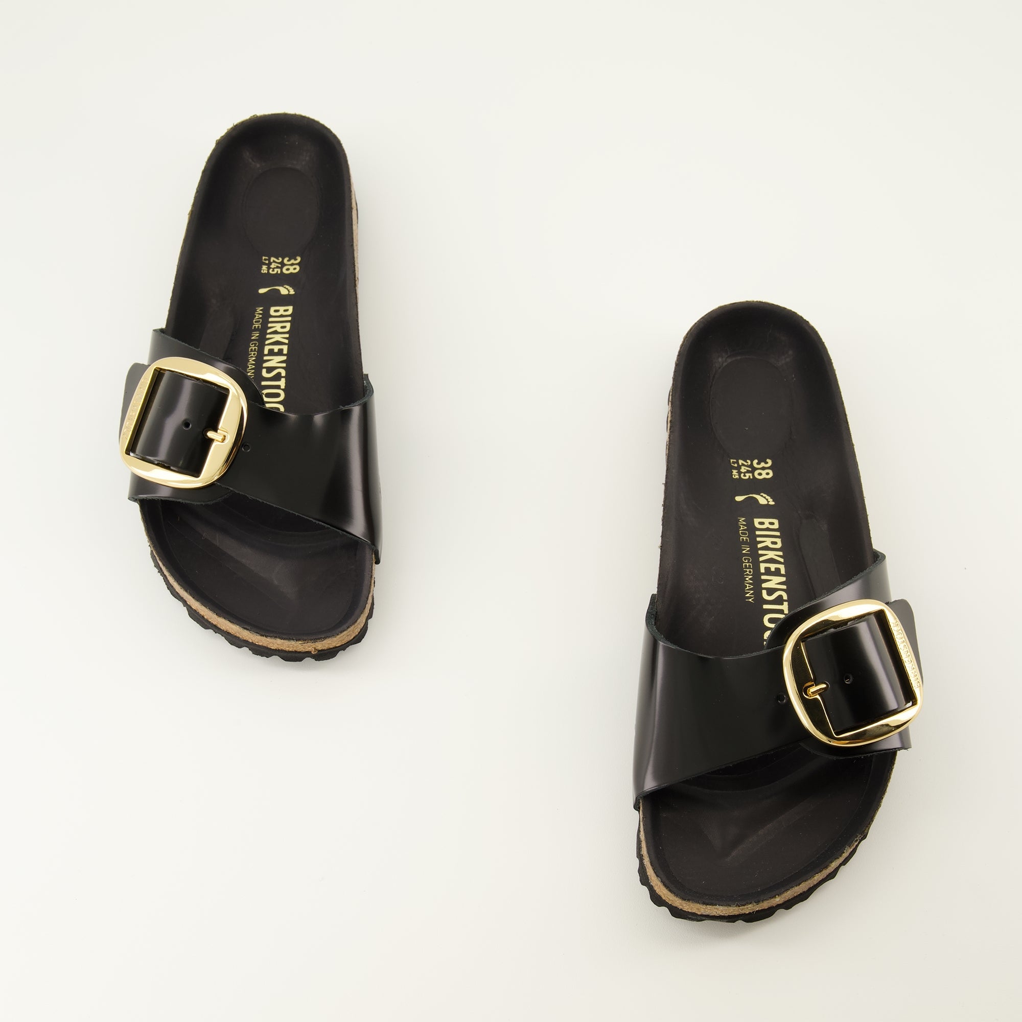 Bild von Madrid Big Buckle Sandalen von Birkenstock für Damen - Saison Herbst-Winter 2025 - Oberansicht des Paares