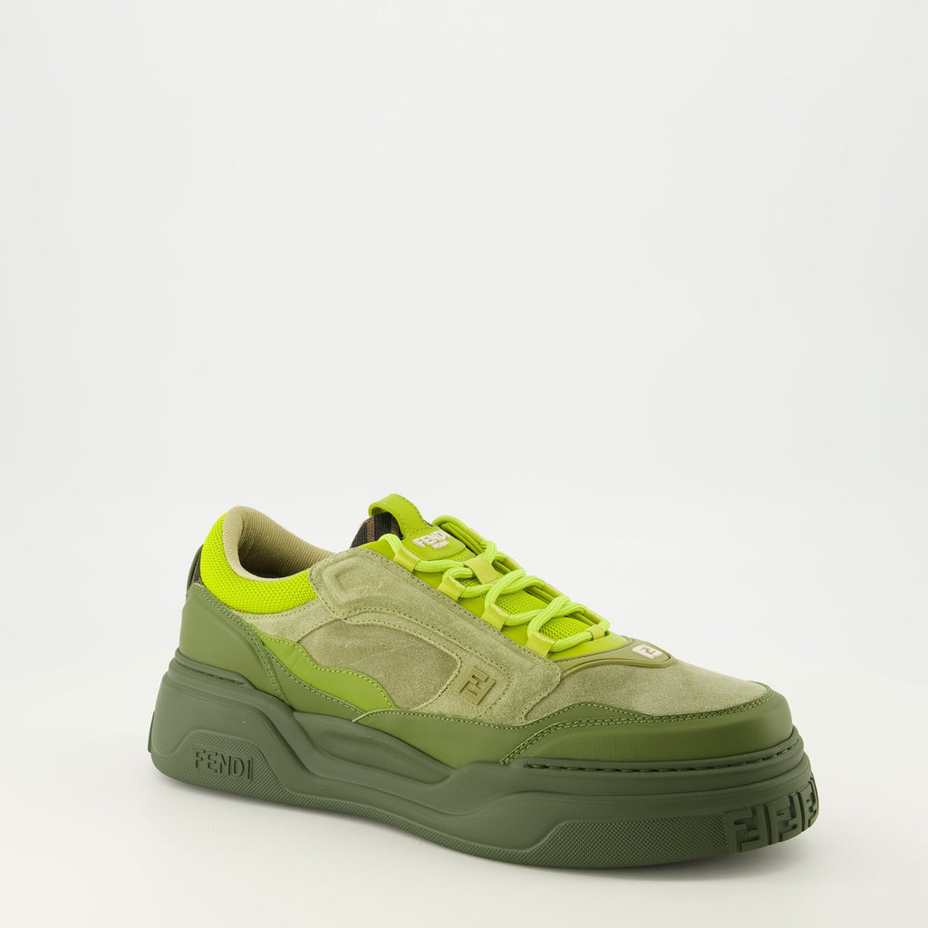 Grüne Sneakers aus Veloursleder