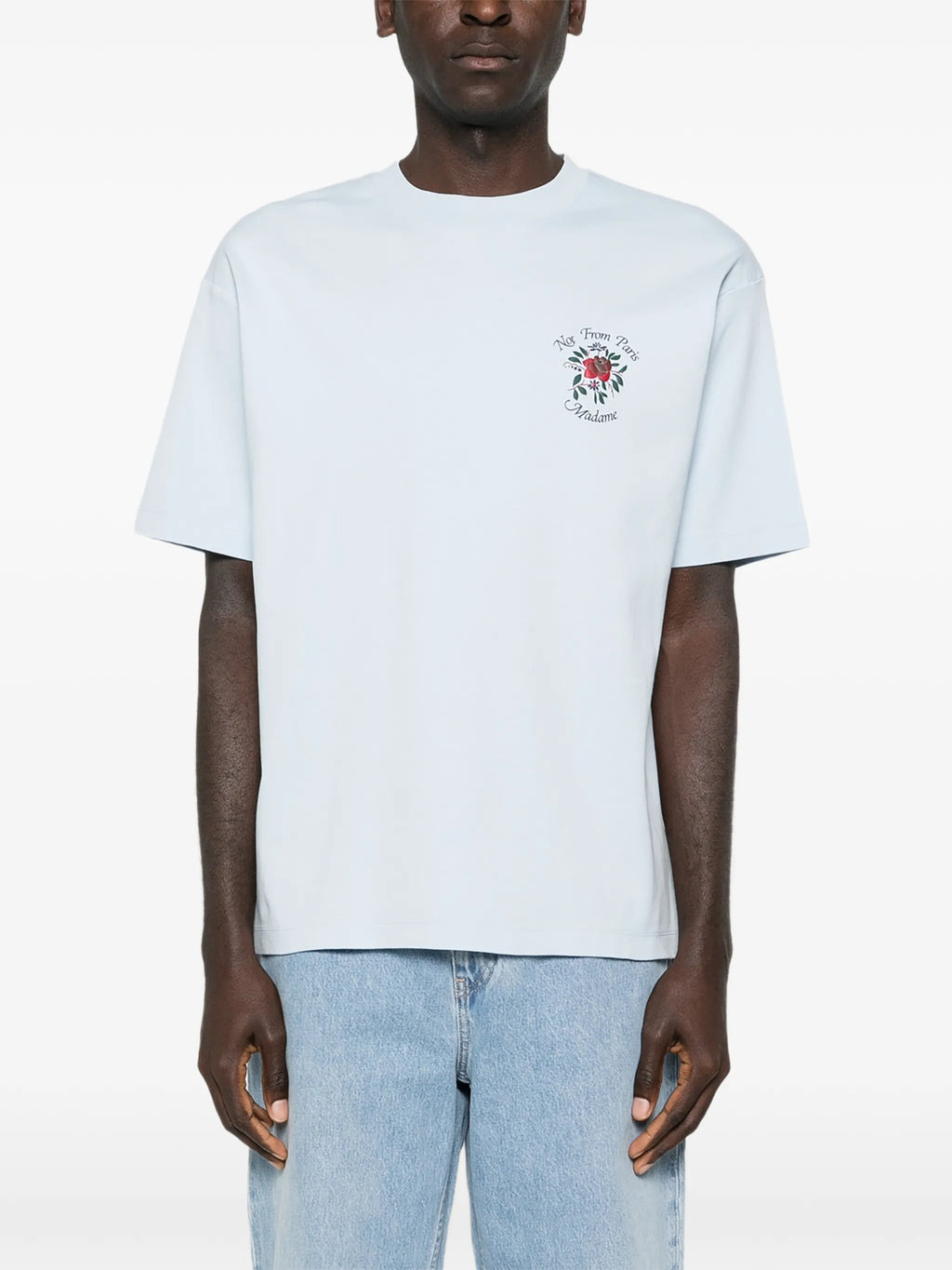 ドロール・ド・ムッシュのメンズスローガンTシャツの画像 - シーズン春夏2026 - モデルビュー2