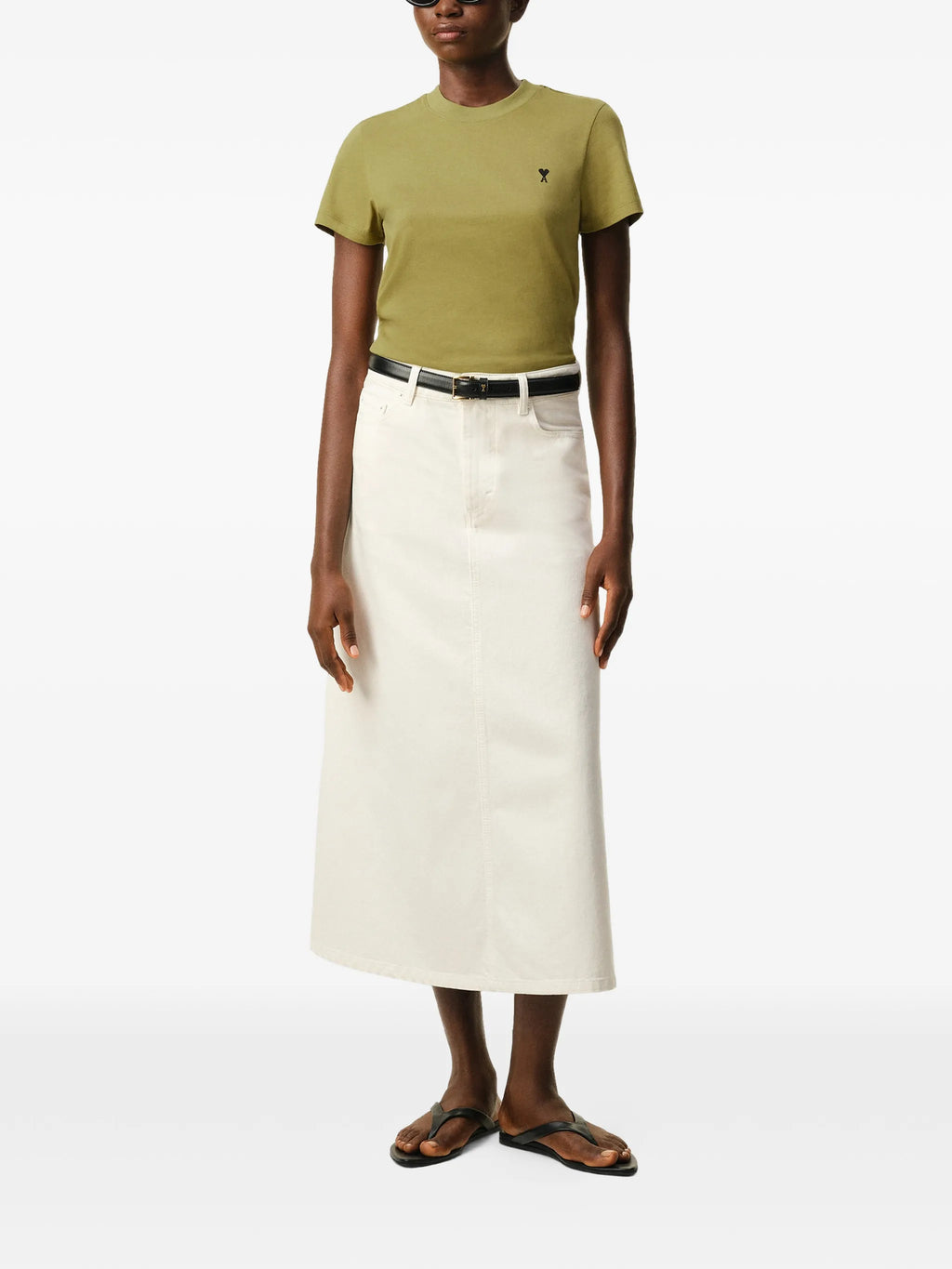 Image du T-shirt vert AMI de Coeur par Ami PARIS pour femmes - Saison Printemps-Été 2026 - Vue du modèle 1