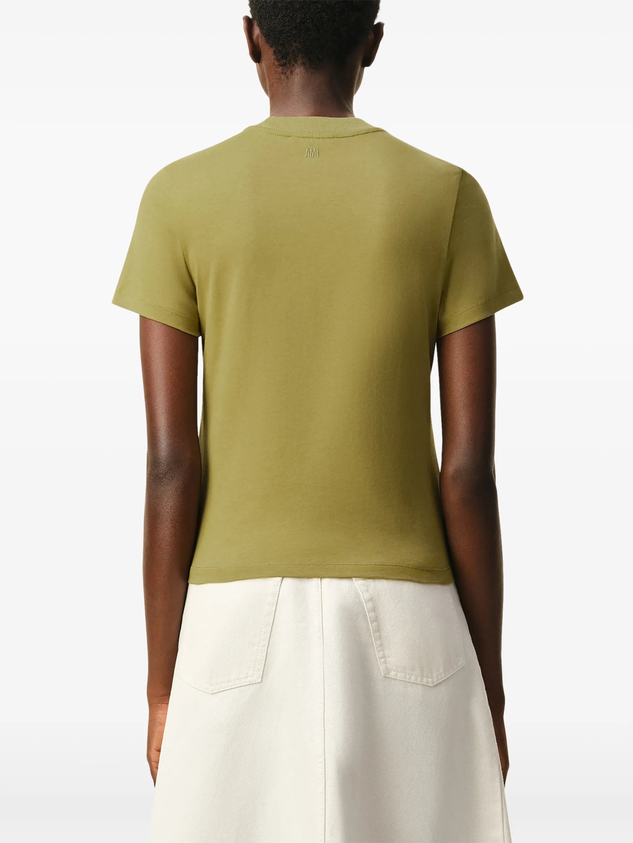 Image du T-shirt vert AMI de Coeur par Ami PARIS pour femmes - Saison Printemps-Été 2026 - Vue du modèle 3