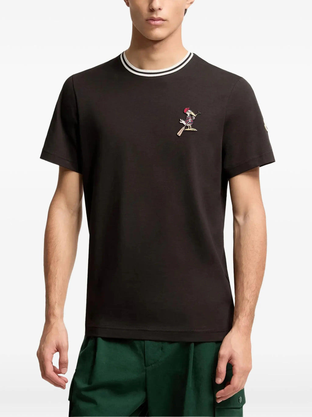 Imagen de la camiseta Monduck de Moncler para hombres - Temporada Primavera-Verano 2026 - Vista del modelo 2