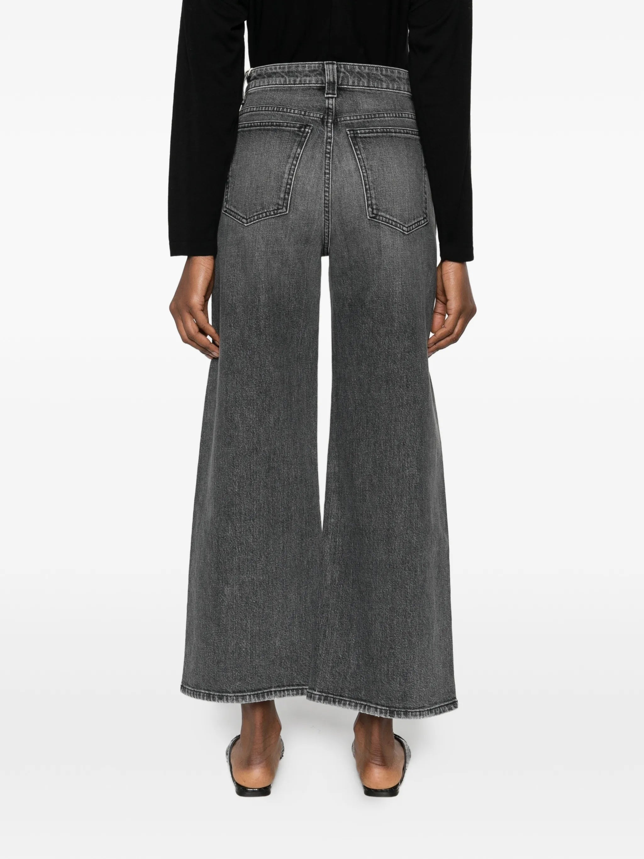 Imagen de Jean Delina en denim gris de Khaite para mujeres - Temporada Primavera-Verano 2026 - Vista del modelo 3