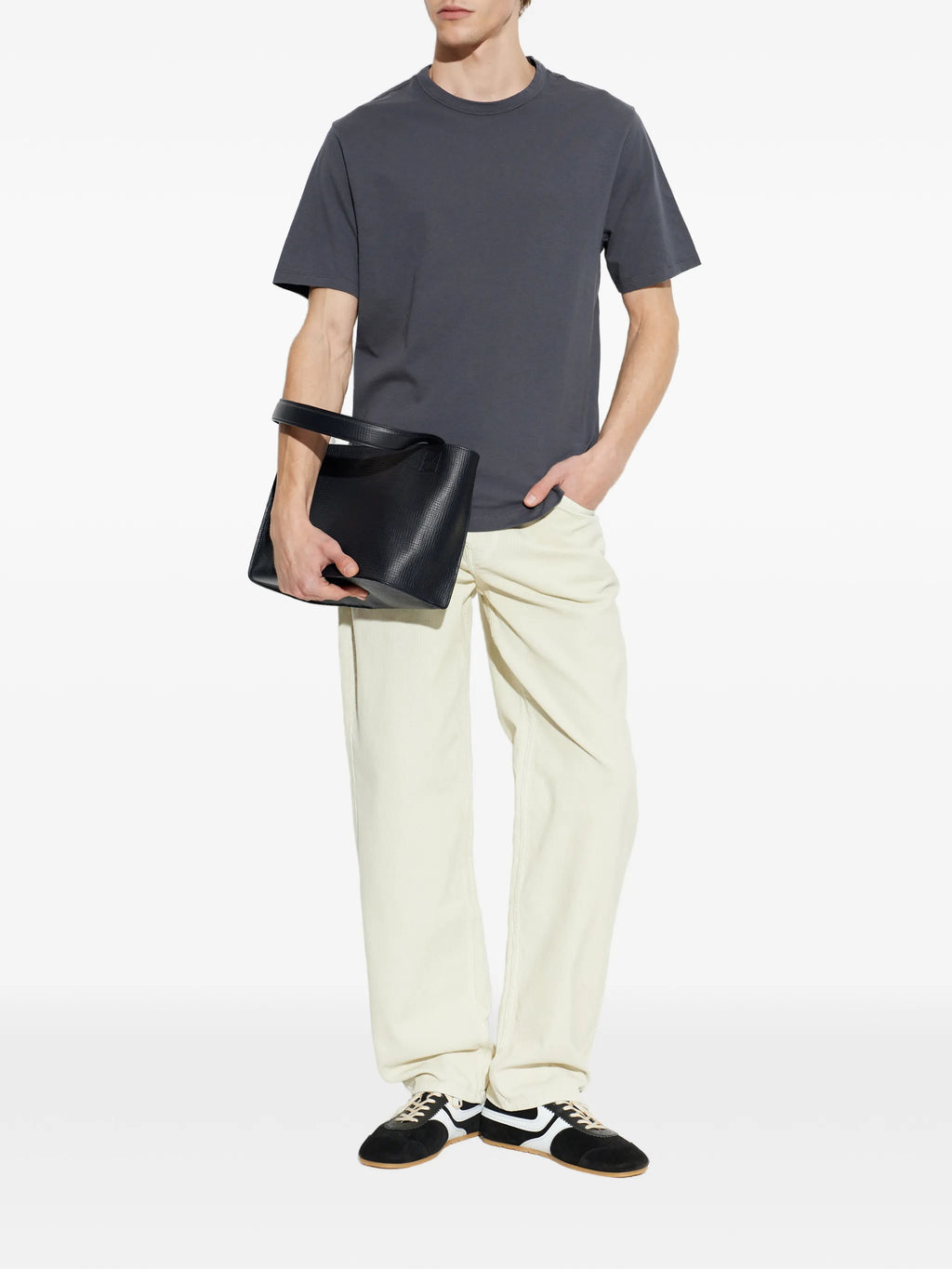 Image du set de t-shirts à col rond classique par Officine Générale pour hommes - Saison printemps-été 2026 - Vue du modèle 1