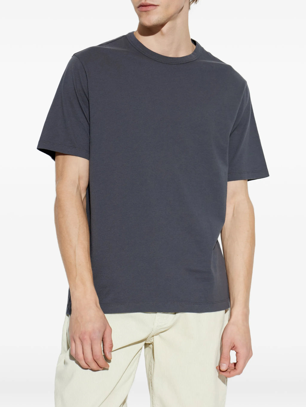 Image du set de t-shirts à col rond classique par Officine Générale pour hommes - Saison printemps-été 2026 - Vue du modèle 2