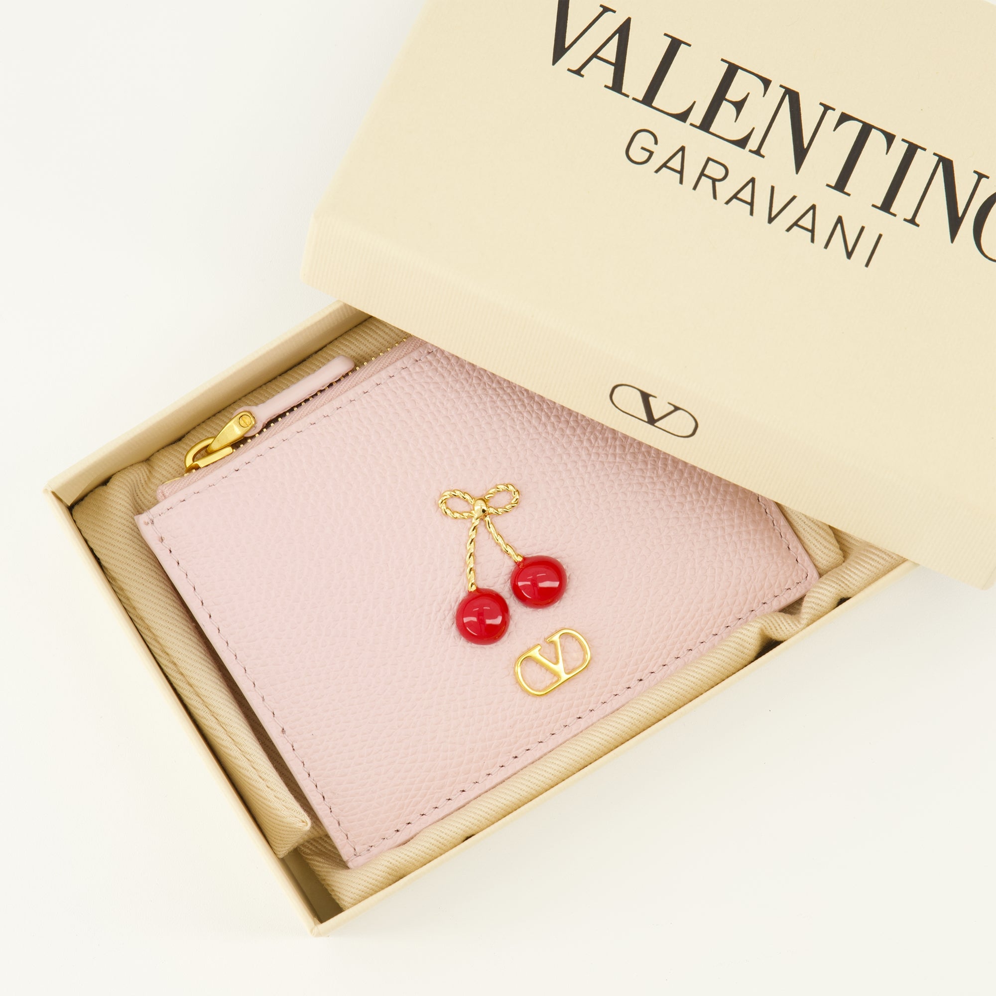 Image of Cherryfic Pink Card Holder by Valentino Garavani for Women - Season Spring-Summer 2026 - Detail View 2