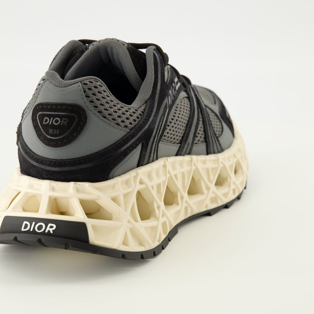 Immagine delle sneakers grigie B35 di Dior per uomini - Stagione Primavera-Estate 2026 - Vista posteriore