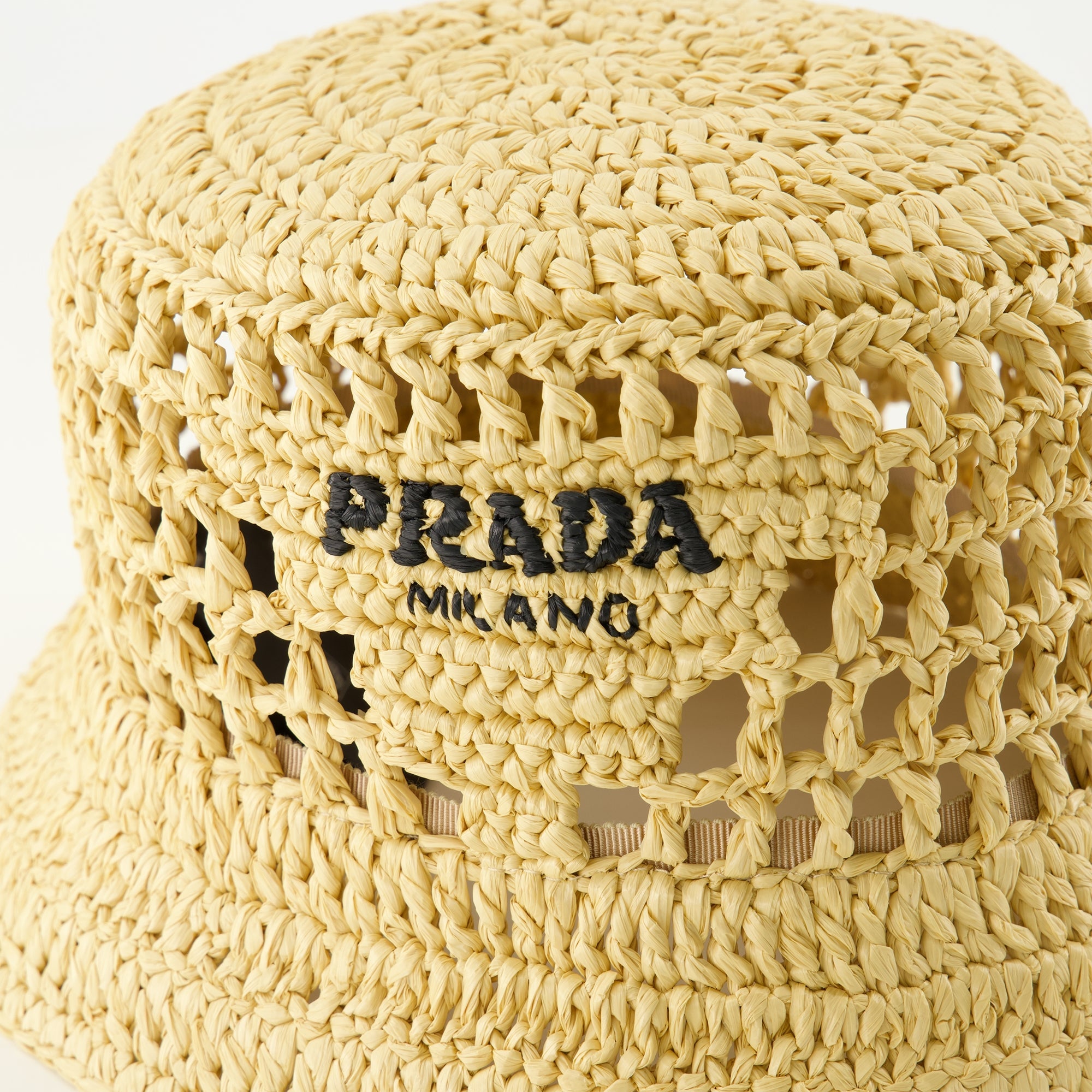 プラダの女性用ベージュファブリックボブの画像 - シーズン春夏2026 - 詳細ビュー1