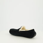 Immagine dei Chaussons Ascot Noir di Ugg per uomini - Stagione Primavera-Estate 2026 - Vista posteriore destra in tre quarti