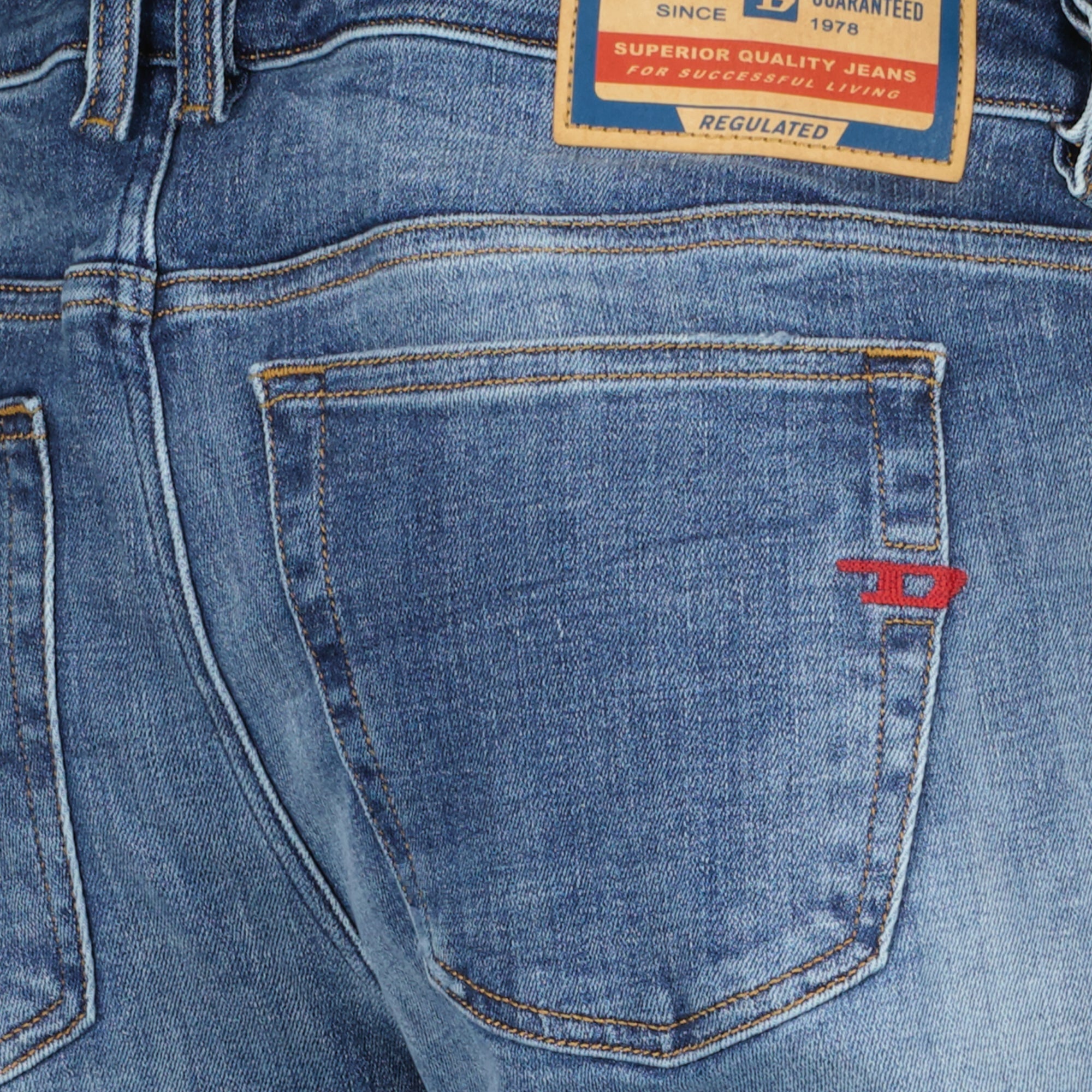 Diesel jeans, slim fit denim, five-pocket design, blue denim, automne-hiver 2025