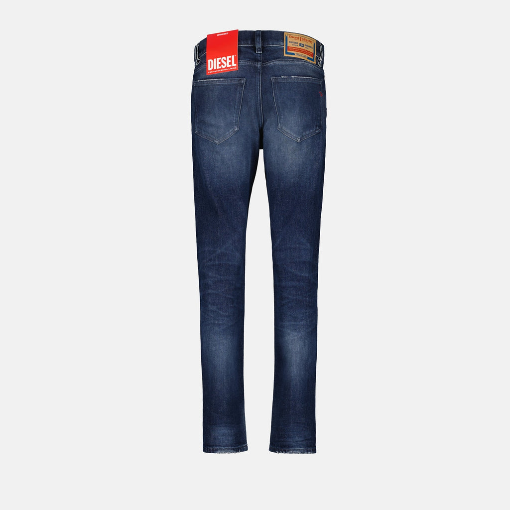 Image de jeans en denim déchirés slim-fit de Diesel pour hommes - Saison Automne-Hiver 2024 - Vue arrière