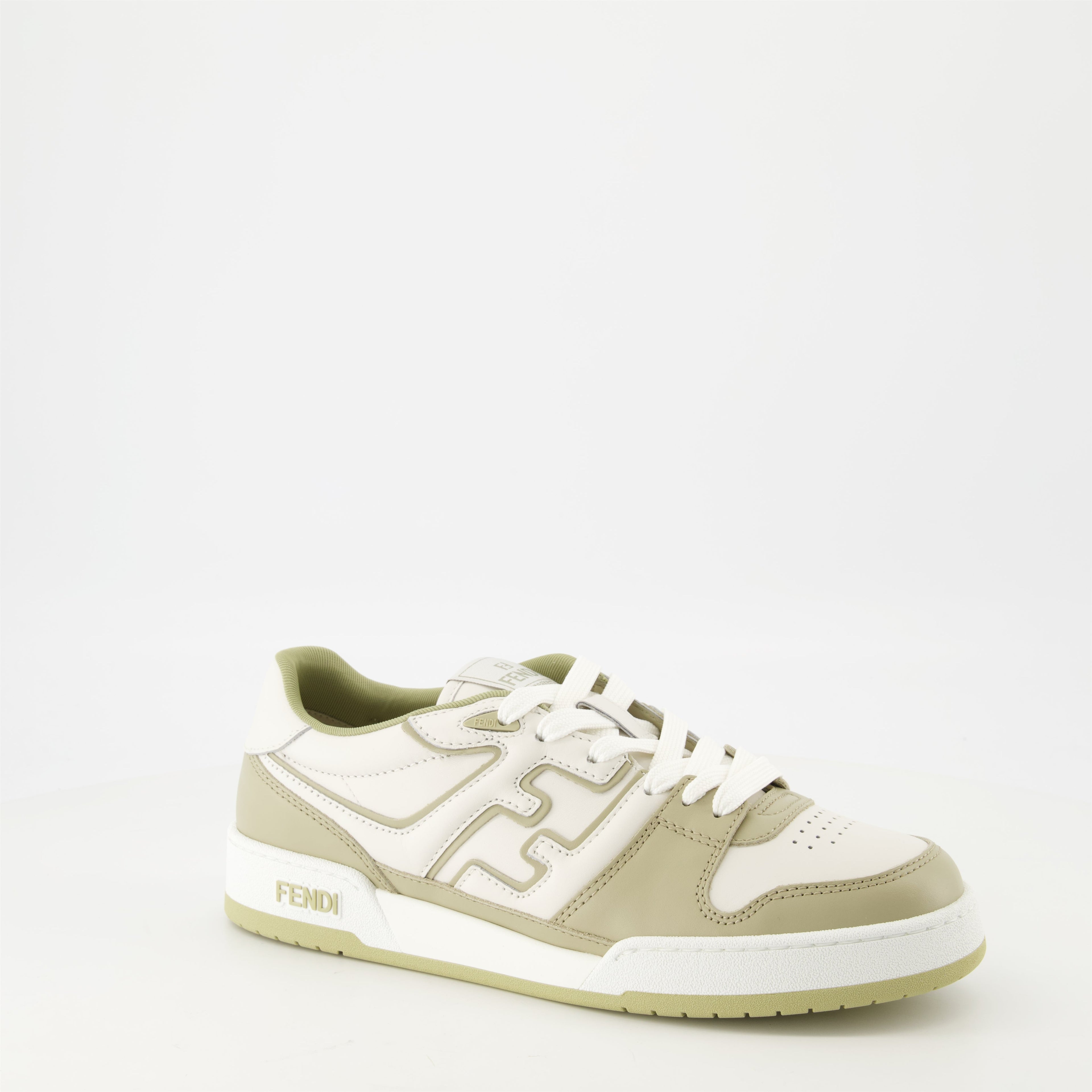 Image des baskets Fendi Match vert olive de Fendi pour hommes - Saison Printemps-Été 2025 - Vue de devant droite en trois quarts