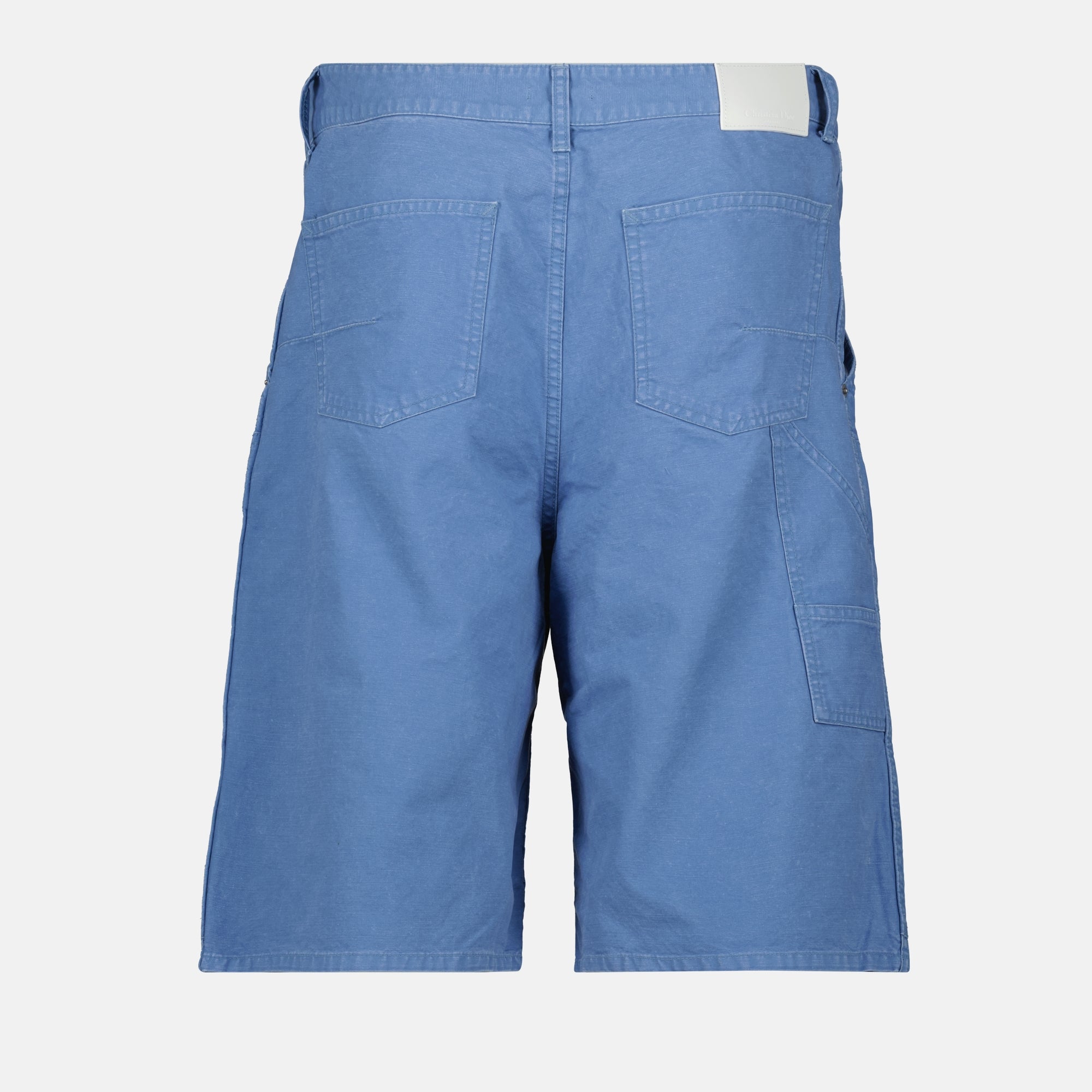 Bilde av blå cargo bermuda shorts fra Dior for menn - Sesong Vår-Sommer 2025 - Bakvinkel