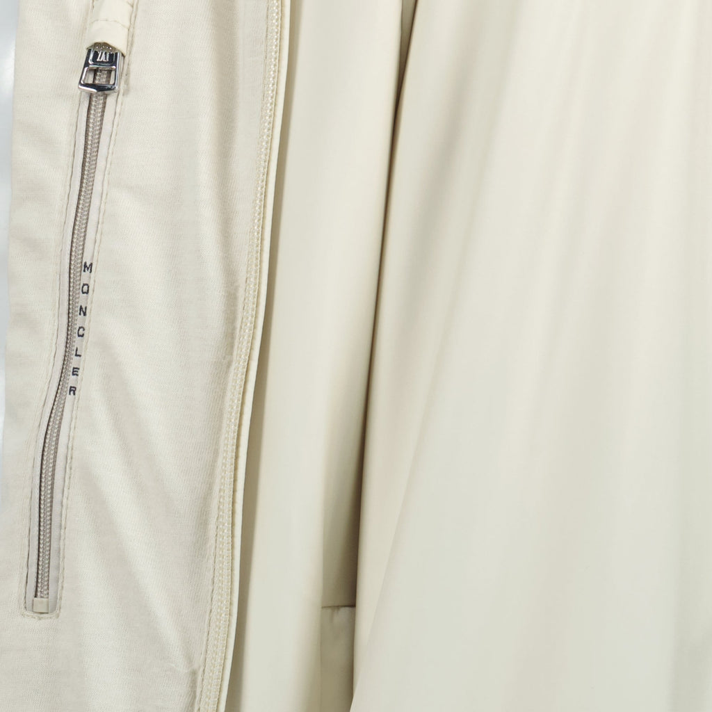 Imagem do corta-vento bege Domene da Moncler para Homens - Temporada Primavera-Verão 2025 - Vista Detalhe 8