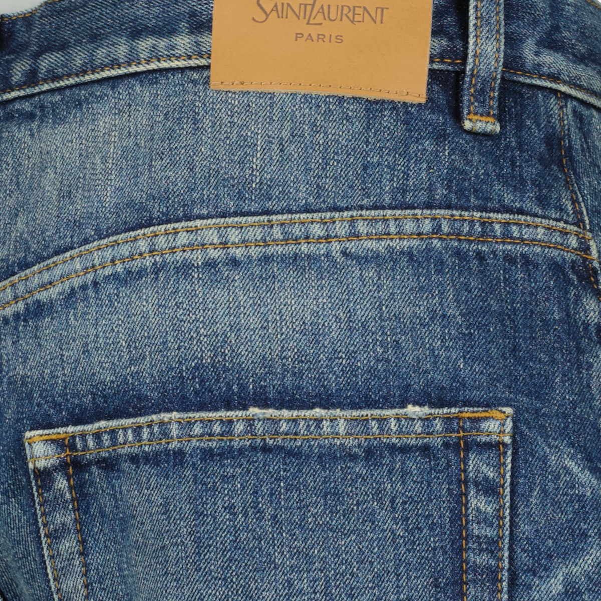 Immagine di jeans in denim a vita alta di Saint Laurent per uomini - Stagione Primavera-Estate 2025 - Dettaglio 8