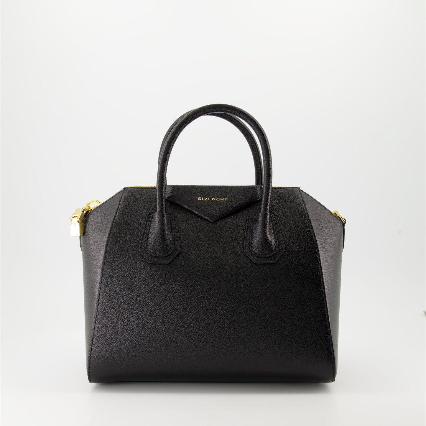 Petit sac Antigona, Givenchy bag, grained leather handbag, luxury accessory, black designer bag