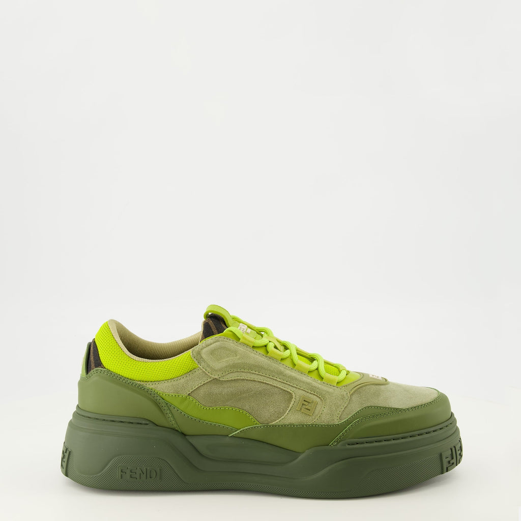 Grüne Sneakers aus Veloursleder