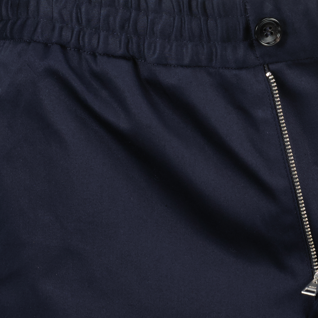 Ami PARISのメンズ用ネイビーブルーコットンショーツの画像 - シーズン2025春夏 - 詳細ビュー8