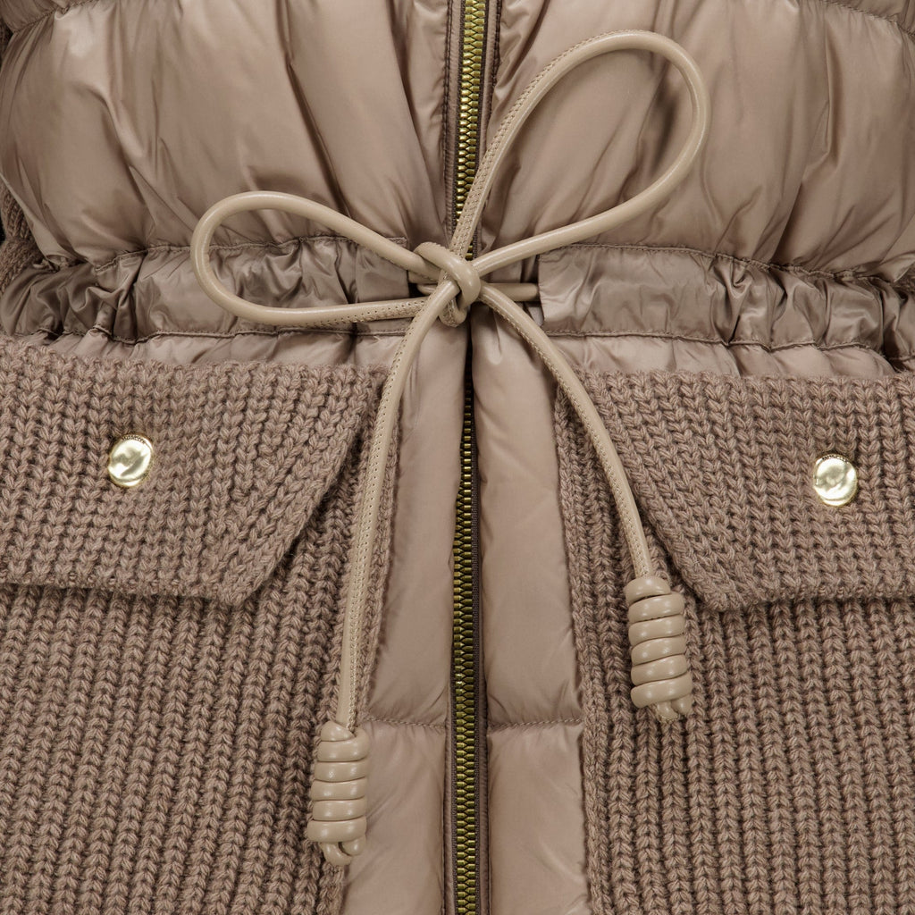 Beige Strickjacke mit Reißverschluss und verstellbarer Taille