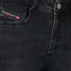 Imagem de Jean D-Ebbey L.30 da Diesel para Mulheres - Temporada Outono-Inverno 2025 - Vista de Detalhe do Produto 2