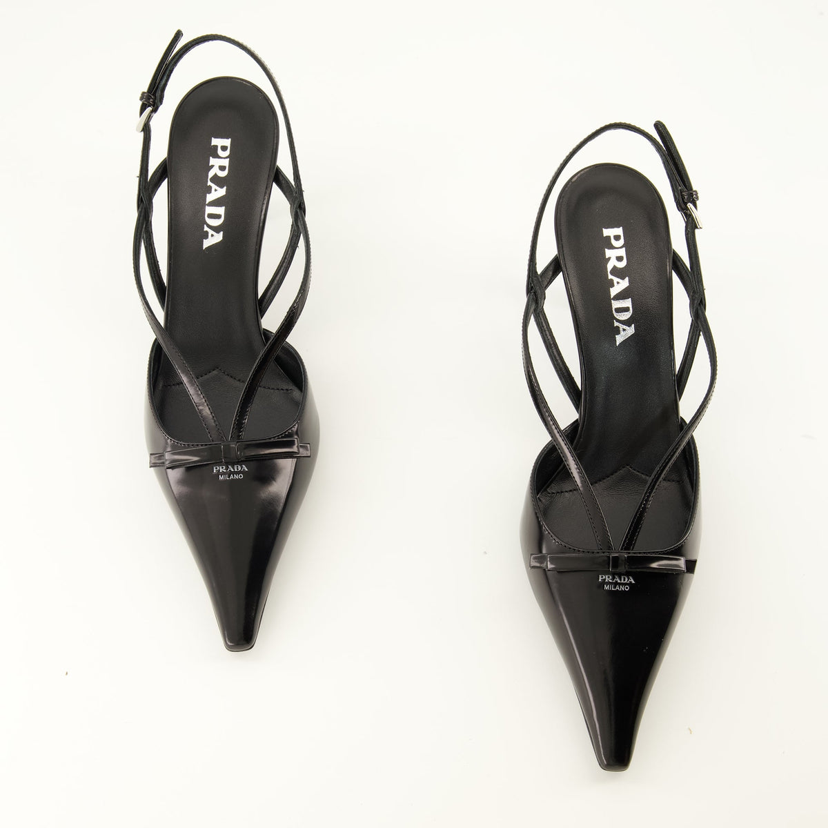 Schwarze Lederpumps mit Knöchelriemen