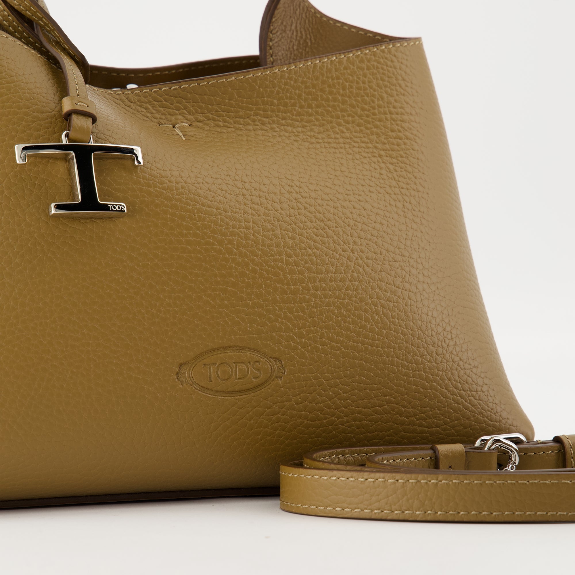 Tod's bag, Marron Sac Micro, grained calf leather, adjustable shoulder strap, luxury accessories