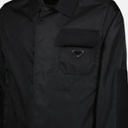 Image d'une veste en nylon noir de Prada pour hommes - Saison Printemps-Été 2025 - Détail vue 5