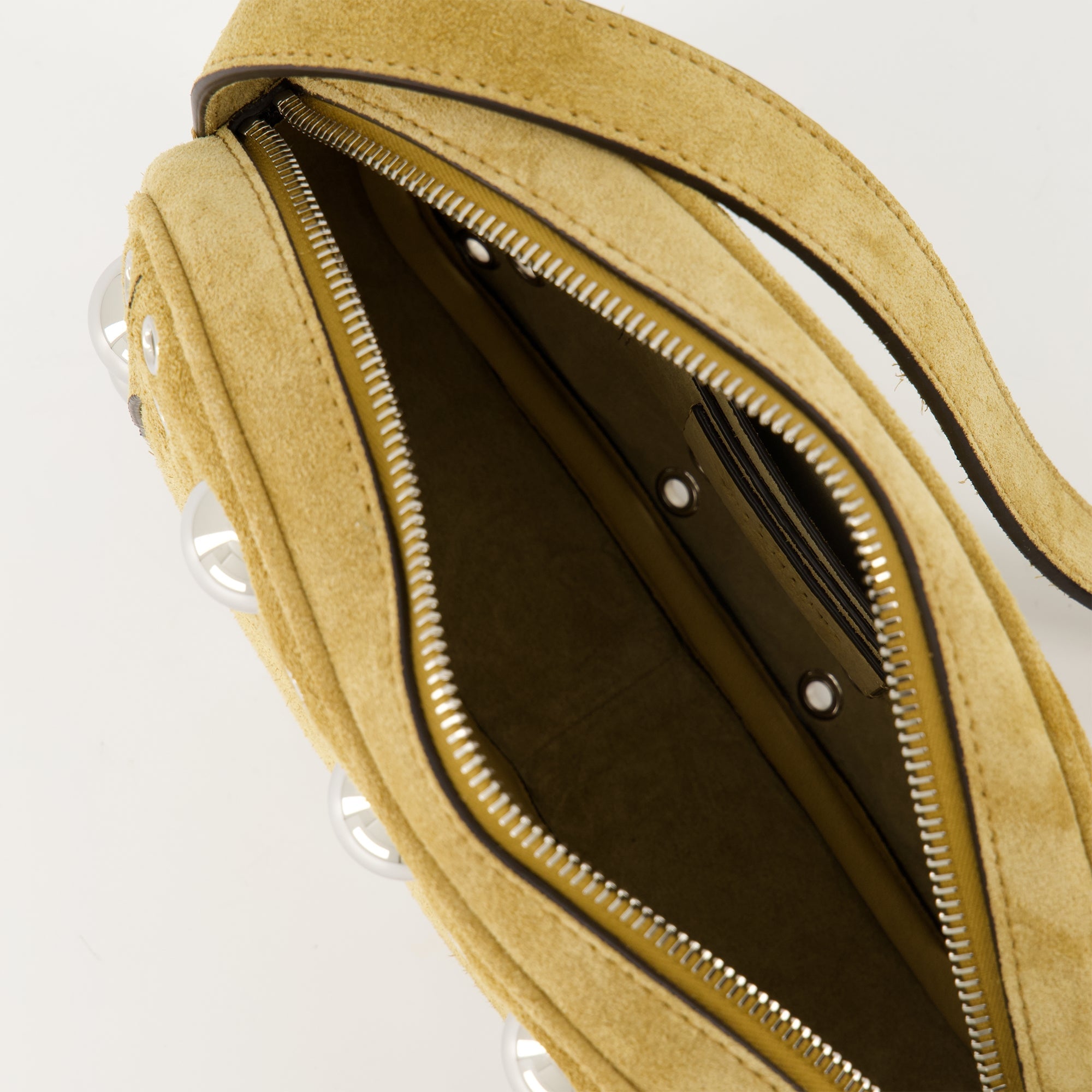 Imagen de la cartera de ante Nellcôte de Valentino Garavani para mujeres - Temporada Otoño-Invierno 2025 - Vista de Detalle 2