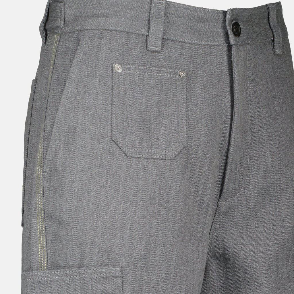Imagen de los pantalones cargo de denim gris de Givenchy para hombres - Temporada primavera-verano 2026 - Vista de detalle 1