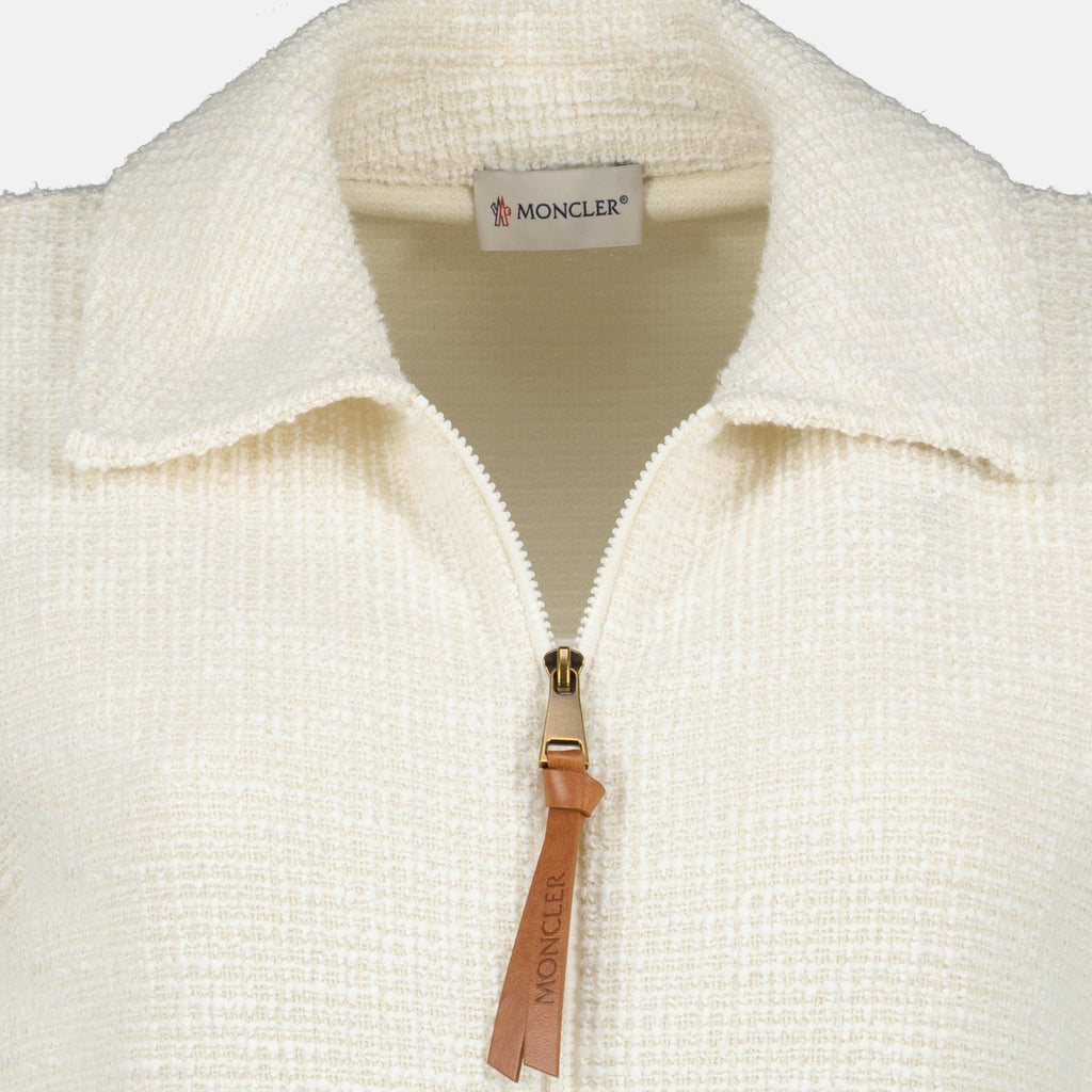 Imagem de um vestido mini bege da Moncler para mulheres - Temporada Primavera-Verão 2026 - Detalhe 2