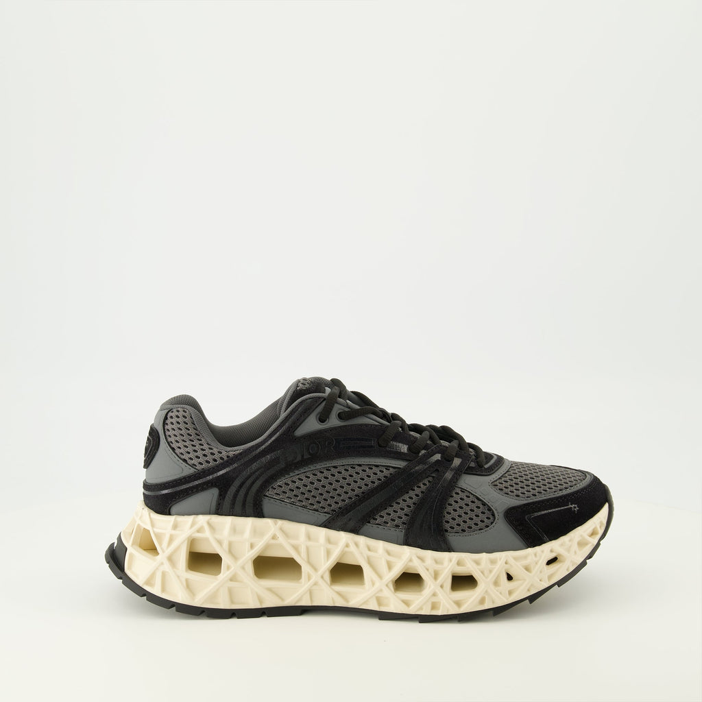 Immagine delle sneakers grigie B35 di Dior per uomini - Stagione Primavera-Estate 2026 - Vista laterale destra