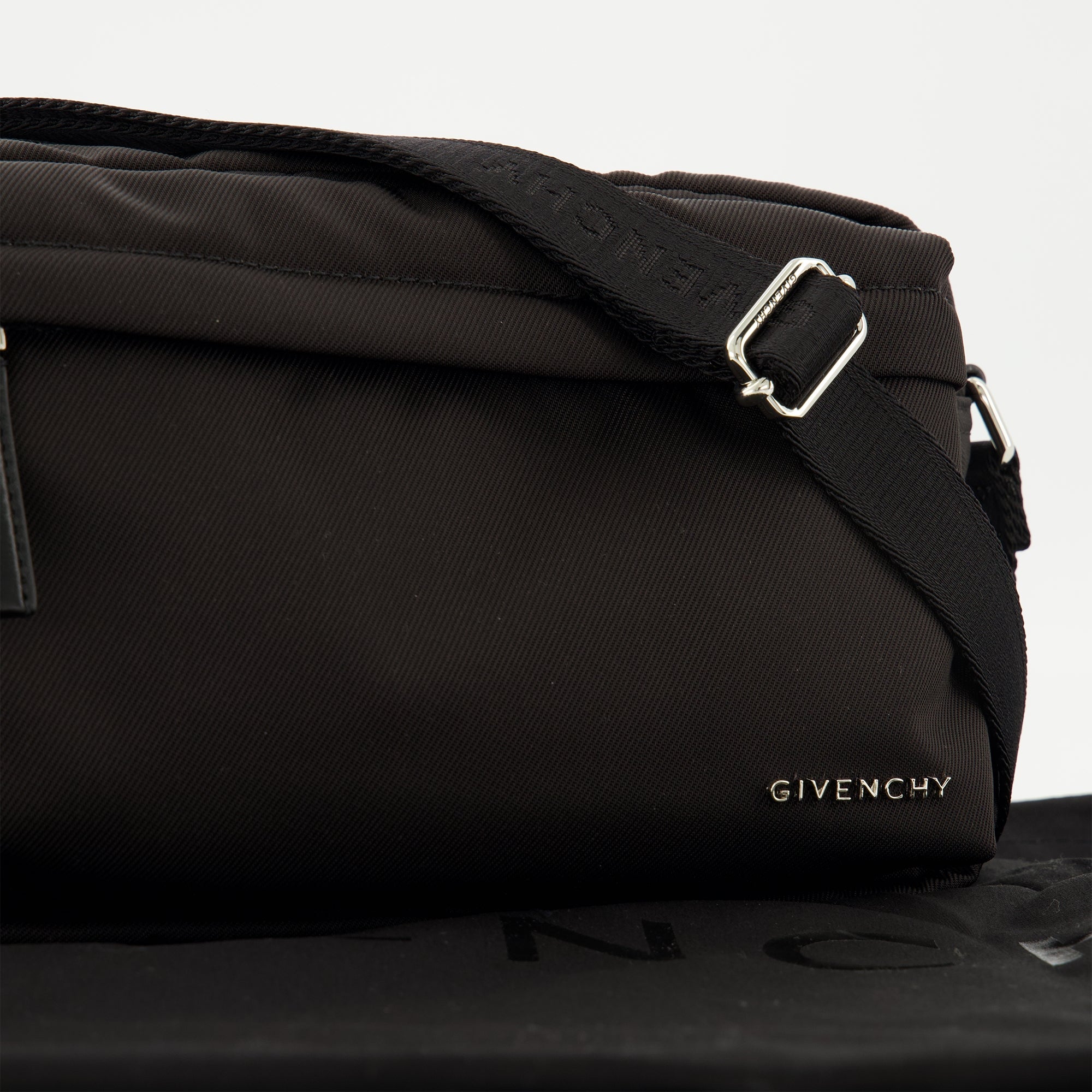 Image of Essential U Black Bag by Givenchy for Men - Season Spring-Summer 2026 - Detail View 1