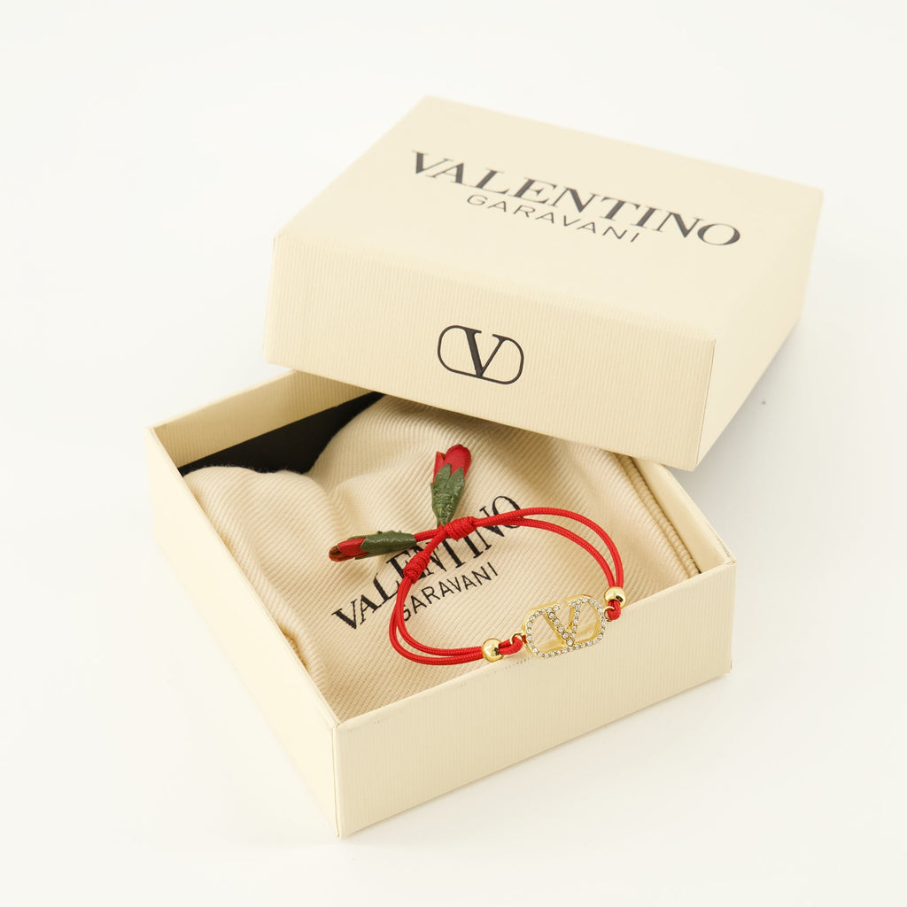 Image du bracelet Vlogo avec cordon rouge de Valentino Garavani pour femmes - Saison Printemps-Été 2026 - Détail 2